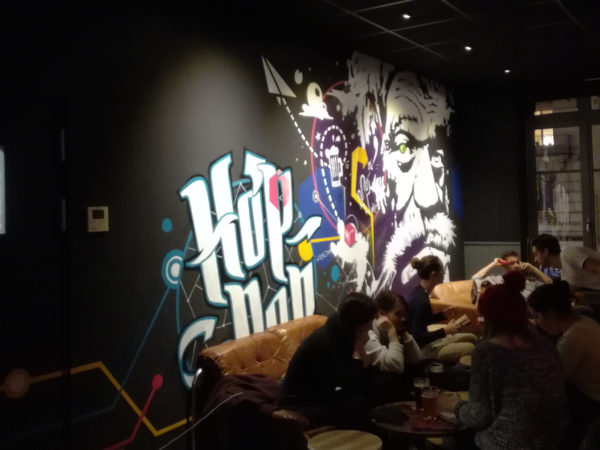 abys - da lyon - graphiste streetart hopper saxe pub beer